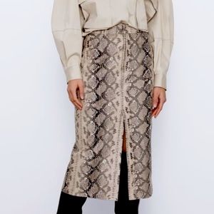 Zara snakeskin Midi slit skirt size small